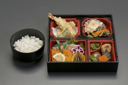 会席弁当